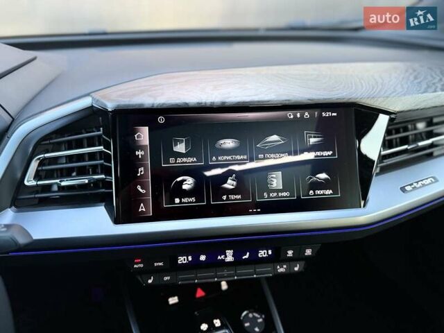 Чорний Ауді Q4 e-tron, об'ємом двигуна 0 л та пробігом 1 тис. км за 30999 $, фото 61 на Automoto.ua