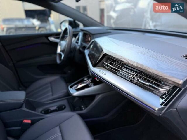 Чорний Ауді Q4 e-tron, об'ємом двигуна 0 л та пробігом 1 тис. км за 30999 $, фото 67 на Automoto.ua