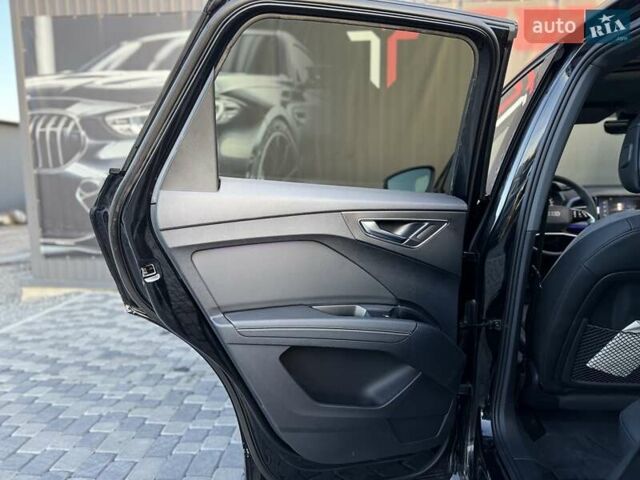 Чорний Ауді Q4 e-tron, об'ємом двигуна 0 л та пробігом 1 тис. км за 30999 $, фото 91 на Automoto.ua