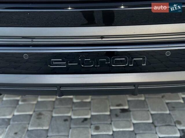 Чорний Ауді Q4 e-tron, об'ємом двигуна 0 л та пробігом 1 тис. км за 30999 $, фото 26 на Automoto.ua