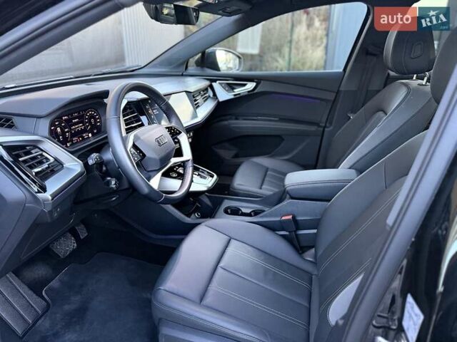 Чорний Ауді Q4 e-tron, об'ємом двигуна 0 л та пробігом 1 тис. км за 30999 $, фото 43 на Automoto.ua