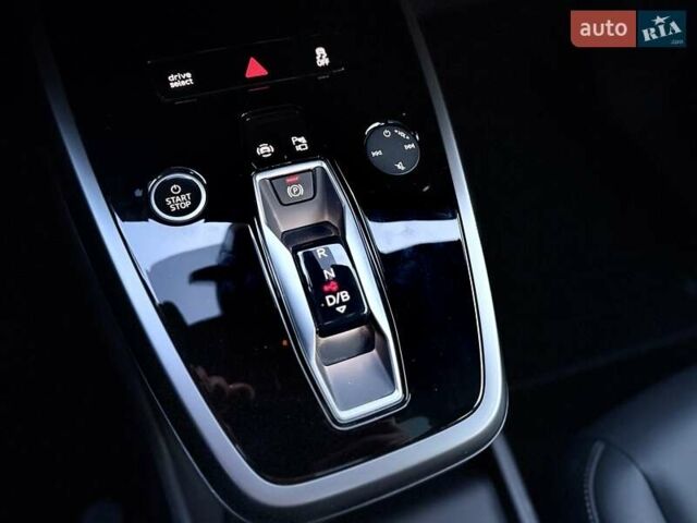 Чорний Ауді Q4 e-tron, об'ємом двигуна 0 л та пробігом 1 тис. км за 30999 $, фото 54 на Automoto.ua
