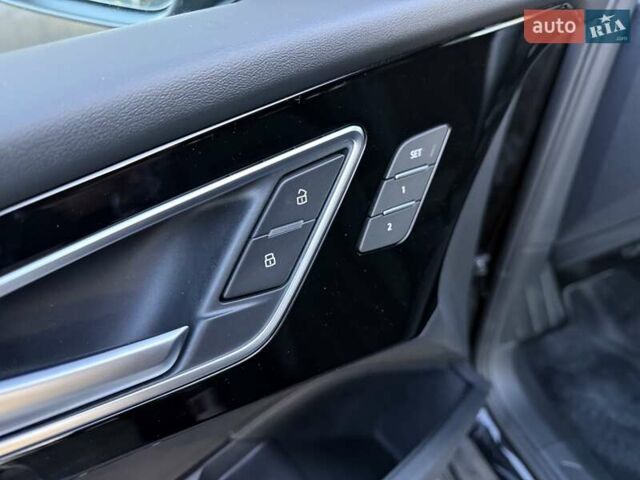 Чорний Ауді Q4 e-tron, об'ємом двигуна 0 л та пробігом 1 тис. км за 30999 $, фото 37 на Automoto.ua