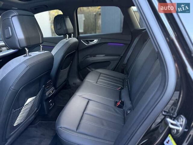 Чорний Ауді Q4 e-tron, об'ємом двигуна 0 л та пробігом 1 тис. км за 30999 $, фото 94 на Automoto.ua