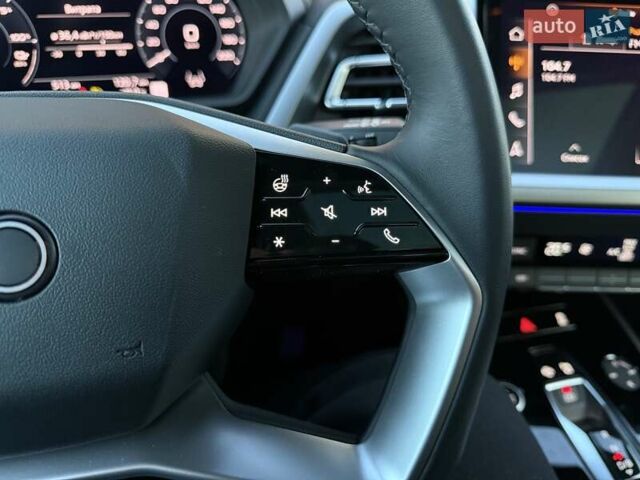 Чорний Ауді Q4 e-tron, об'ємом двигуна 0 л та пробігом 1 тис. км за 30999 $, фото 49 на Automoto.ua