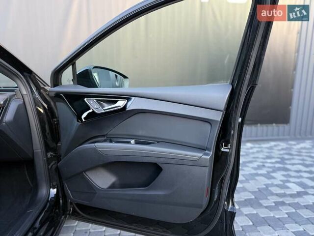 Чорний Ауді Q4 e-tron, об'ємом двигуна 0 л та пробігом 1 тис. км за 30999 $, фото 71 на Automoto.ua