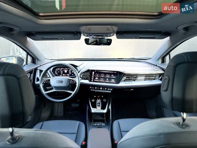 Чорний Ауді Q4 e-tron, об'ємом двигуна 0 л та пробігом 1 тис. км за 30999 $, фото 84 на Automoto.ua