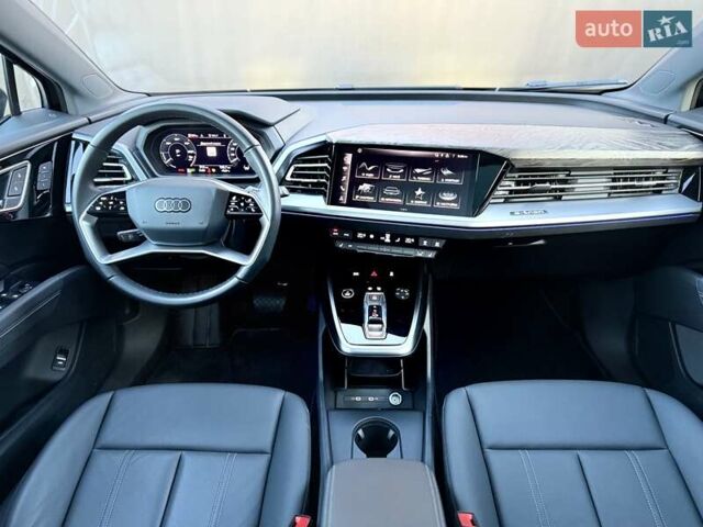Чорний Ауді Q4 e-tron, об'ємом двигуна 0 л та пробігом 1 тис. км за 30999 $, фото 74 на Automoto.ua