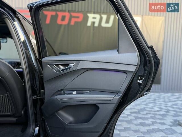 Чорний Ауді Q4 e-tron, об'ємом двигуна 0 л та пробігом 1 тис. км за 30999 $, фото 88 на Automoto.ua