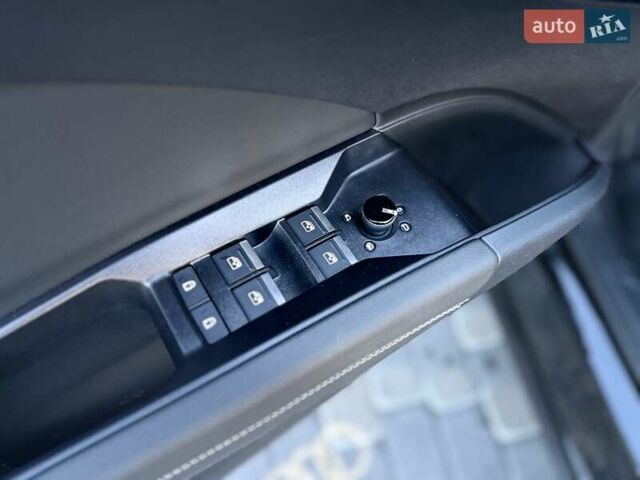 Чорний Ауді Q4 e-tron, об'ємом двигуна 0 л та пробігом 1 тис. км за 30999 $, фото 36 на Automoto.ua