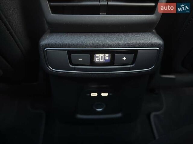 Чорний Ауді Q4 e-tron, об'ємом двигуна 0 л та пробігом 1 тис. км за 30999 $, фото 69 на Automoto.ua