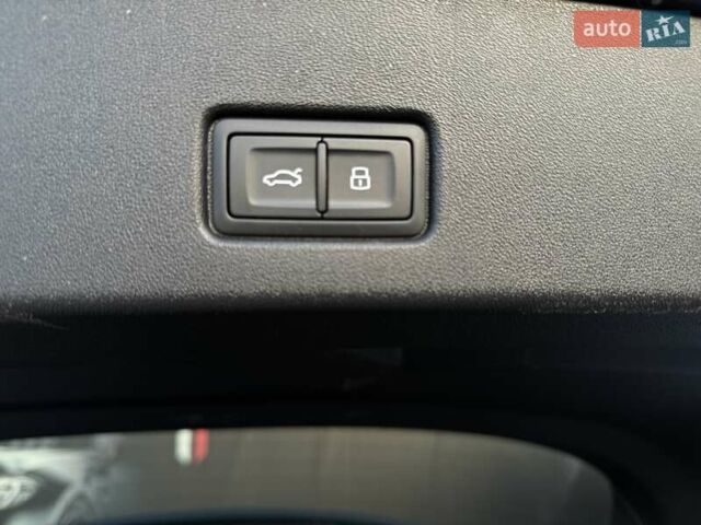 Чорний Ауді Q4 e-tron, об'ємом двигуна 0 л та пробігом 1 тис. км за 30999 $, фото 31 на Automoto.ua