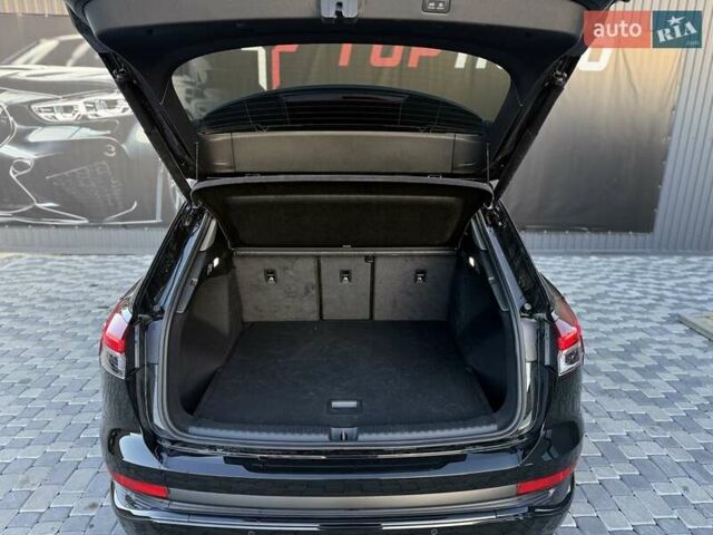 Чорний Ауді Q4 e-tron, об'ємом двигуна 0 л та пробігом 1 тис. км за 30999 $, фото 30 на Automoto.ua