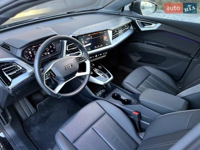 Чорний Ауді Q4 e-tron, об'ємом двигуна 0 л та пробігом 1 тис. км за 30999 $, фото 46 на Automoto.ua