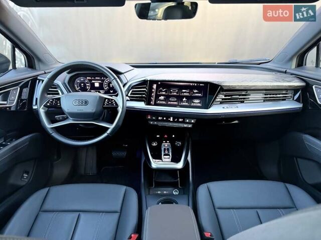 Чорний Ауді Q4 e-tron, об'ємом двигуна 0 л та пробігом 1 тис. км за 30999 $, фото 85 на Automoto.ua