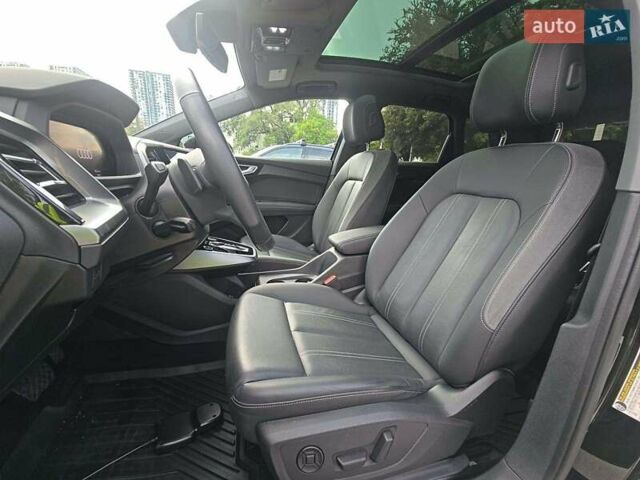 Черный Ауди Q4 e-tron, объемом двигателя 0 л и пробегом 25 тыс. км за 25000 $, фото 6 на Automoto.ua