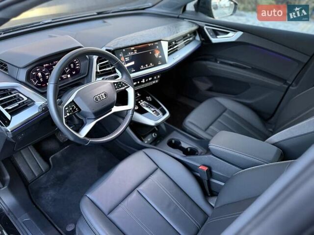 Чорний Ауді Q4 e-tron, об'ємом двигуна 0 л та пробігом 1 тис. км за 30999 $, фото 45 на Automoto.ua