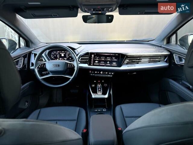 Чорний Ауді Q4 e-tron, об'ємом двигуна 0 л та пробігом 1 тис. км за 30999 $, фото 80 на Automoto.ua
