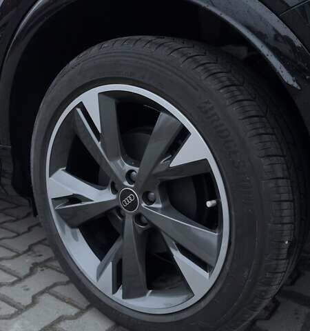 Черный Ауди Q4 e-tron, объемом двигателя 0 л и пробегом 3 тыс. км за 34000 $, фото 6 на Automoto.ua