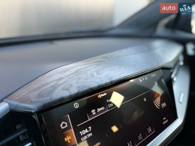 Чорний Ауді Q4 e-tron, об'ємом двигуна 0 л та пробігом 1 тис. км за 30999 $, фото 57 на Automoto.ua