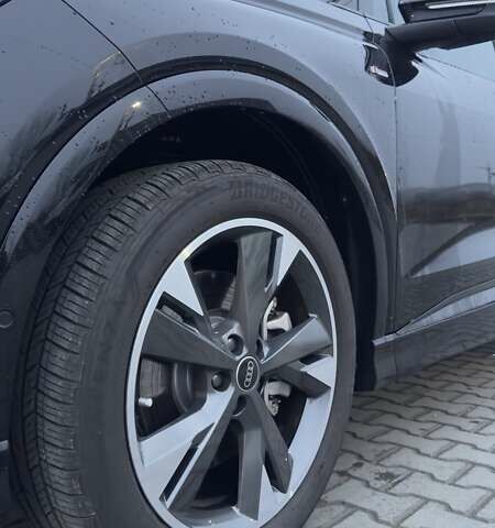 Черный Ауди Q4 e-tron, объемом двигателя 0 л и пробегом 3 тыс. км за 34000 $, фото 7 на Automoto.ua