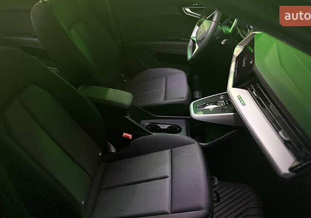 Чорний Ауді Q4 e-tron, об'ємом двигуна 0 л та пробігом 20 тис. км за 25500 $, фото 15 на Automoto.ua