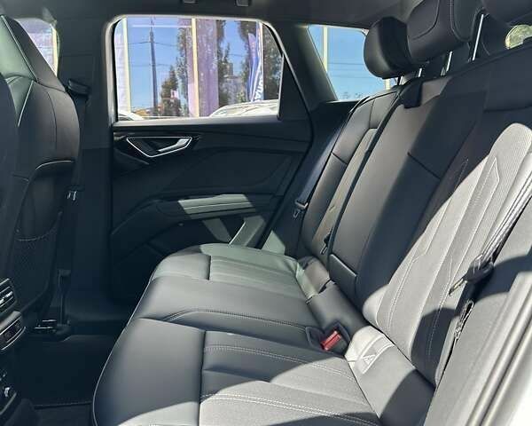 Ауди Q4 e-tron, объемом двигателя 0 л и пробегом 33 тыс. км за 27399 $, фото 9 на Automoto.ua