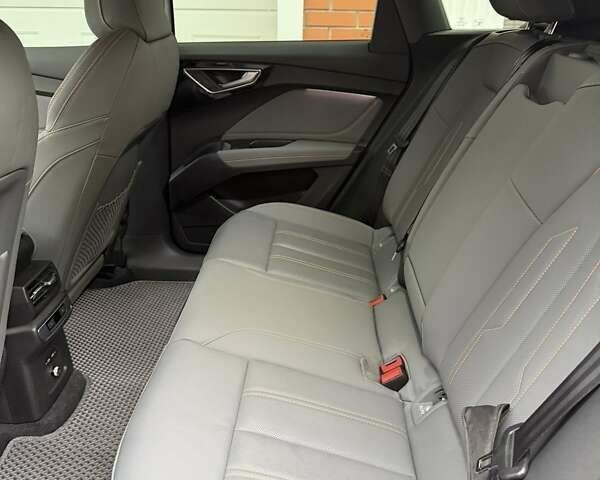 Ауди Q4 e-tron, объемом двигателя 0 л и пробегом 33 тыс. км за 27399 $, фото 11 на Automoto.ua