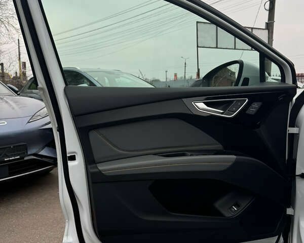 Ауди Q4 e-tron, объемом двигателя 0 л и пробегом 25 тыс. км за 26500 $, фото 16 на Automoto.ua
