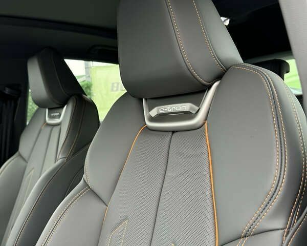 Ауди Q4 e-tron, объемом двигателя 0 л и пробегом 25 тыс. км за 26500 $, фото 21 на Automoto.ua