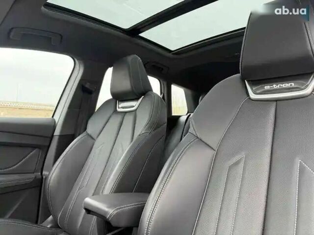 Ауди Q4 e-tron, объемом двигателя 0 л и пробегом 2 тыс. км за 30100 $, фото 8 на Automoto.ua