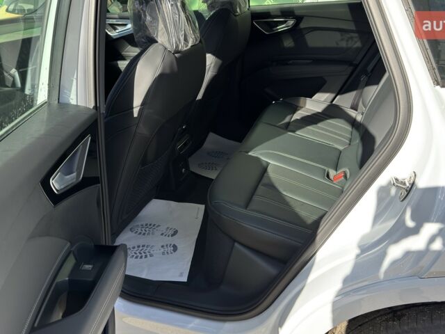 купить новое авто Ауди Q4 e-tron 2025 года от официального дилера E-SKM ZOO Ауди фото