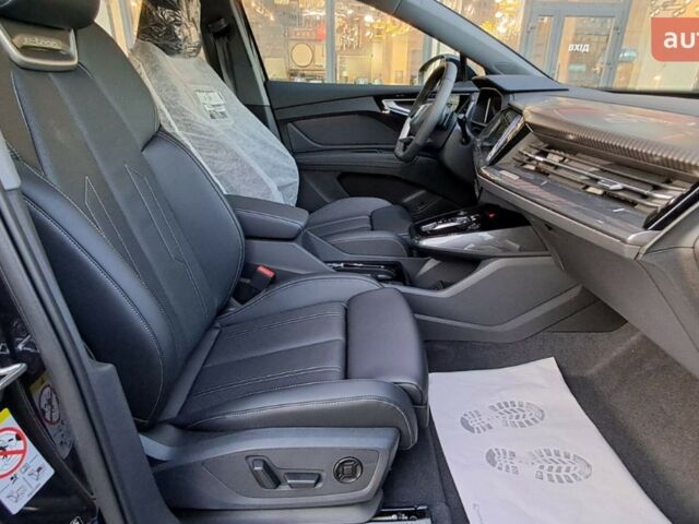 купить новое авто Ауди Q4 e-tron 2025 года от официального дилера E-SKM Позняки Ауди фото