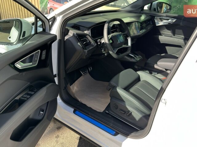 купить новое авто Ауди Q4 e-tron 2025 года от официального дилера E-SKM ZOO Ауди фото