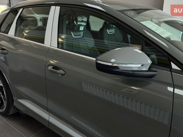 купить новое авто Ауди Q4 e-tron 2025 года от официального дилера E-SKM ZOO Ауди фото