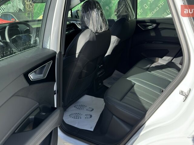 купить новое авто Ауди Q4 e-tron 2025 года от официального дилера E-SKM ZOO Ауди фото