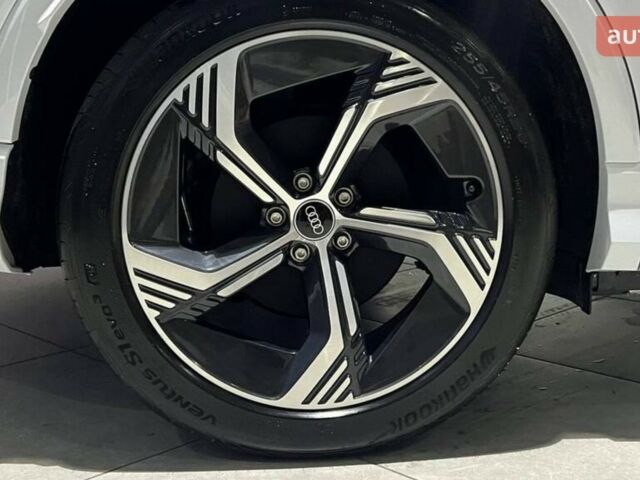 купить новое авто Ауди Q4 e-tron 2025 года от официального дилера ELECTRO-MOTORS KROPYVNYTSKYI Ауди фото