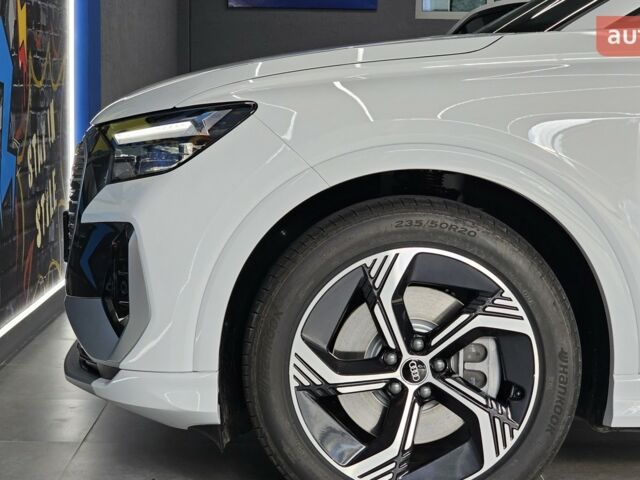 купить новое авто Ауди Q4 e-tron 2025 года от официального дилера Денис Фатов Ауди фото