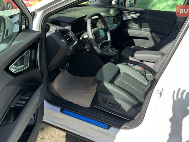 купить новое авто Ауди Q4 e-tron 2025 года от официального дилера E-SKM ZOO Ауди фото