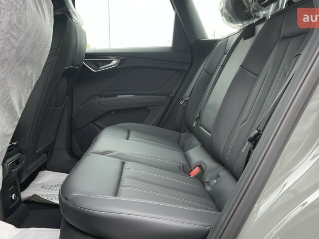 купить новое авто Ауди Q4 e-tron 2025 года от официального дилера Максим Путрівка Ауди фото