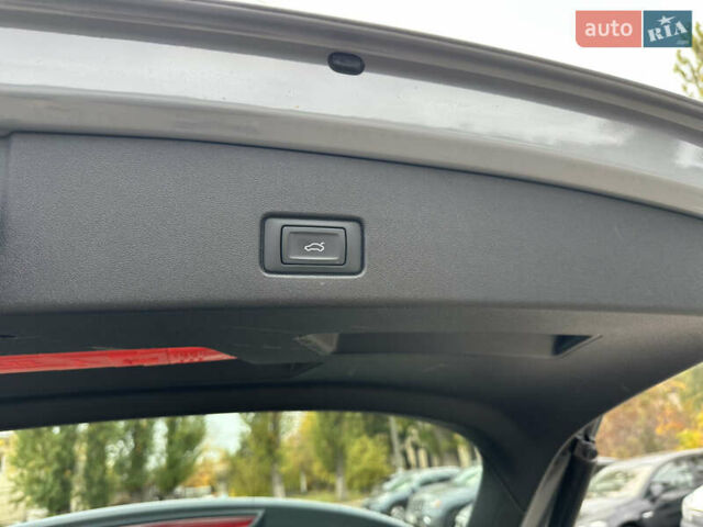 Серый Ауди Q4 e-tron, объемом двигателя 0 л и пробегом 130 тыс. км за 28000 $, фото 11 на Automoto.ua