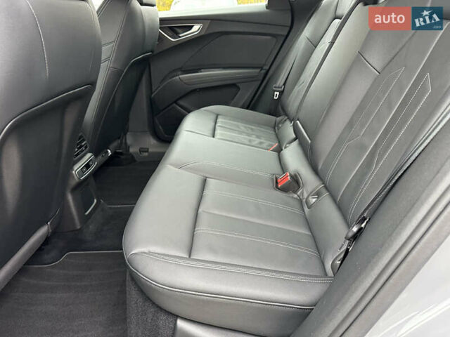 Серый Ауди Q4 e-tron, объемом двигателя 0 л и пробегом 130 тыс. км за 28000 $, фото 15 на Automoto.ua