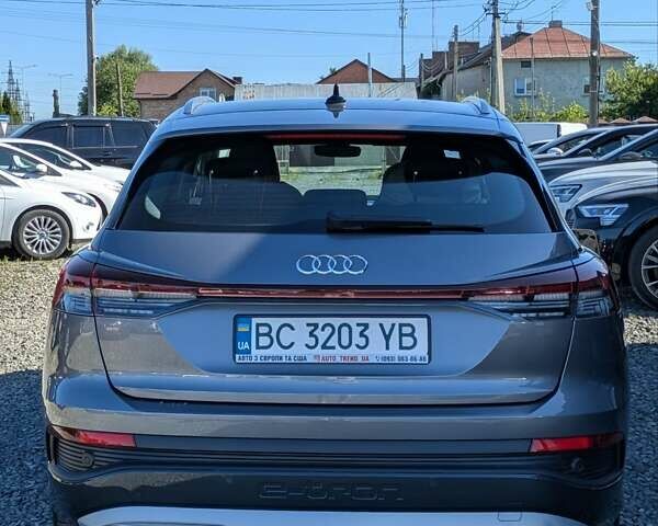 Серый Ауди Q4 e-tron, объемом двигателя 0 л и пробегом 38 тыс. км за 27100 $, фото 5 на Automoto.ua