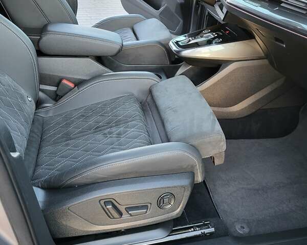Сірий Ауді Q4 e-tron, об'ємом двигуна 0 л та пробігом 42 тис. км за 34500 $, фото 12 на Automoto.ua