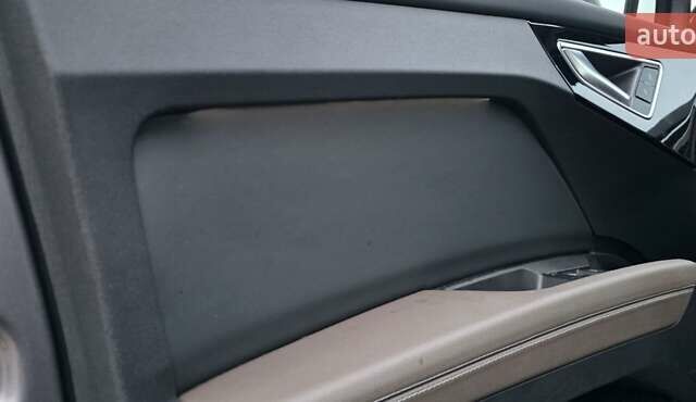 Серый Ауди Q4 e-tron, объемом двигателя 0 л и пробегом 129 тыс. км за 24532 $, фото 41 на Automoto.ua