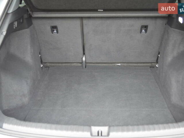 Серый Ауди Q4 e-tron, объемом двигателя 0 л и пробегом 22 тыс. км за 29999 $, фото 44 на Automoto.ua