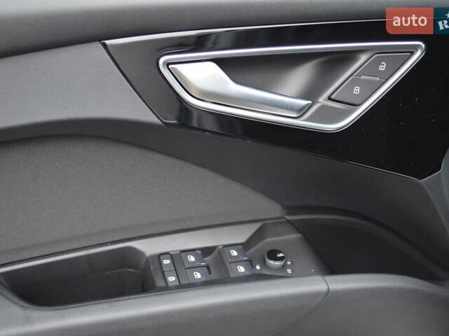 Серый Ауди Q4 e-tron, объемом двигателя 0 л и пробегом 22 тыс. км за 29999 $, фото 16 на Automoto.ua