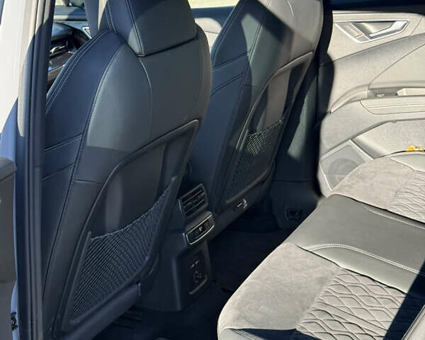 Серый Ауди Q4 e-tron, объемом двигателя 0 л и пробегом 110 тыс. км за 29800 $, фото 30 на Automoto.ua