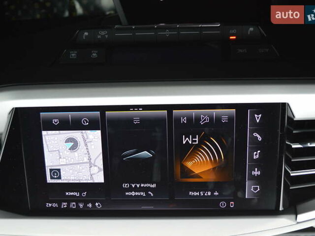 Серый Ауди Q4 e-tron, объемом двигателя 0 л и пробегом 22 тыс. км за 29999 $, фото 24 на Automoto.ua