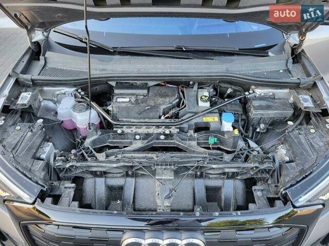 Сірий Ауді Q4 e-tron, об'ємом двигуна 0 л та пробігом 42 тис. км за 34500 $, фото 24 на Automoto.ua
